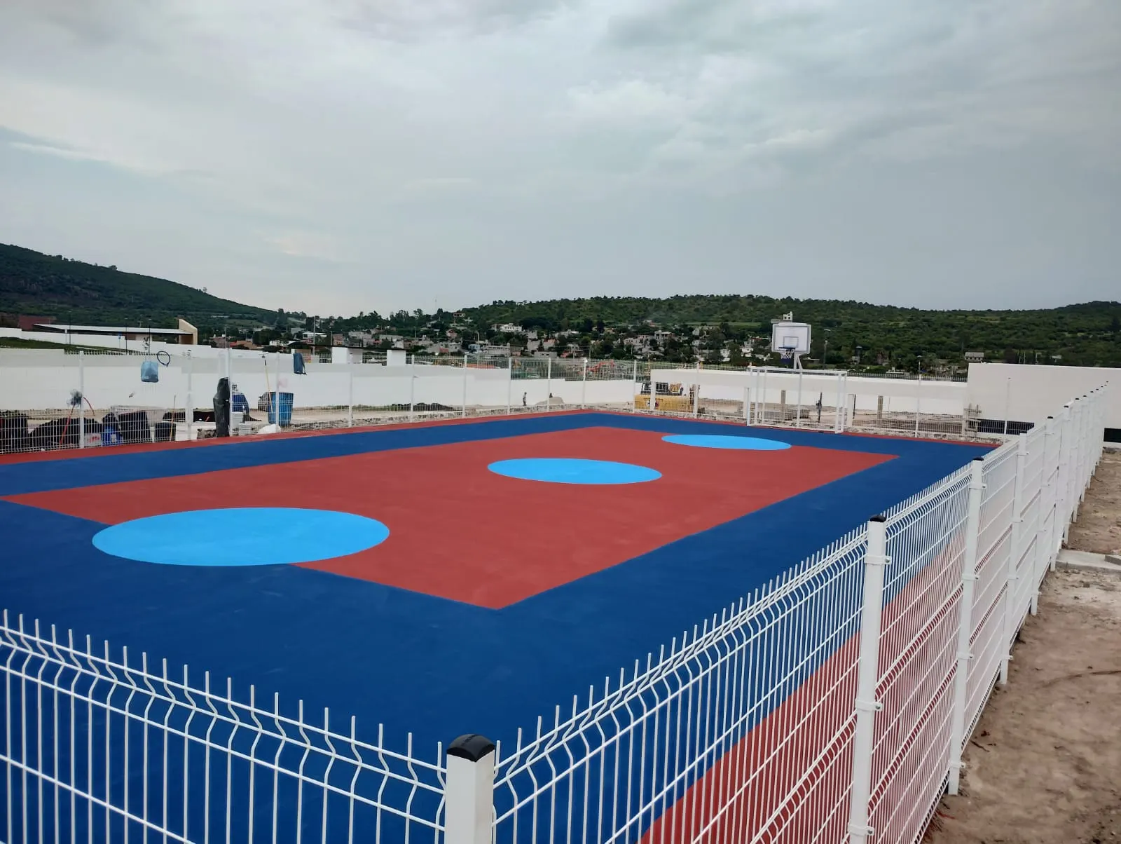 Complejo multideporte construido por BKluchnik